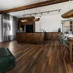 Kuenni Villa, Saun Ja Mullivann فيلة