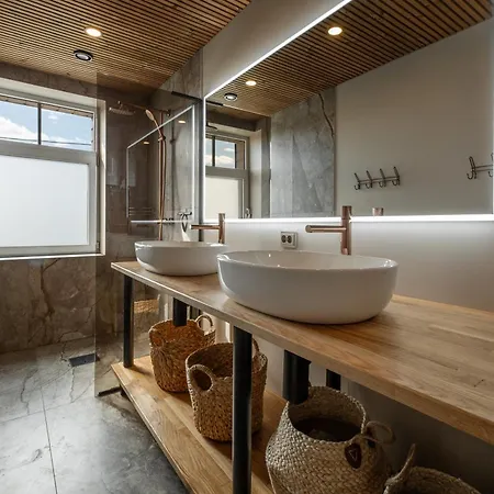 Kuenni Villa, Saun Ja Mullivann Vila *