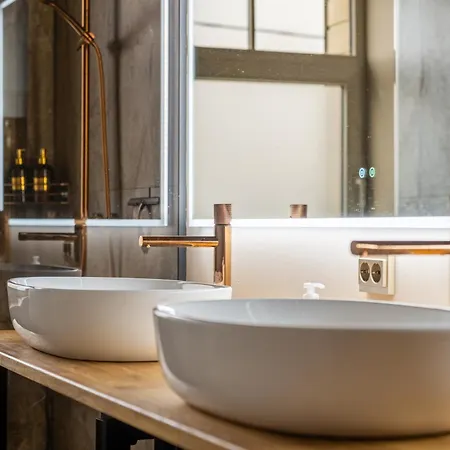 Kuenni Villa, Saun Ja Mullivann فيلة *